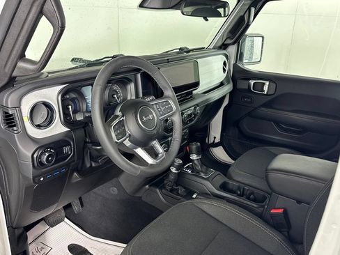 Certified 2025 Jeep Wrangler Unlimited Sahara AWD/4WD image 10