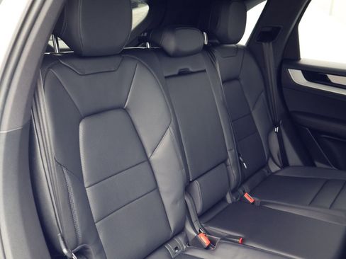 Certified 2024 Porsche Cayenne AWD/4WD image 23