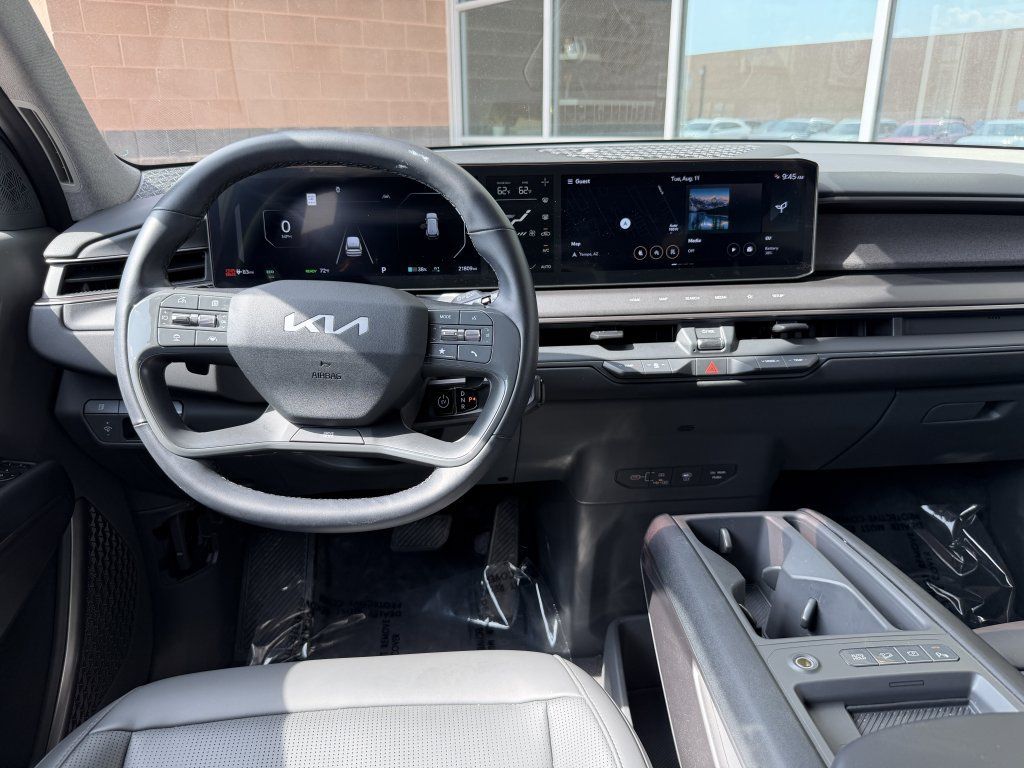 Used 2024 Kia EV9 Light RWD image 16