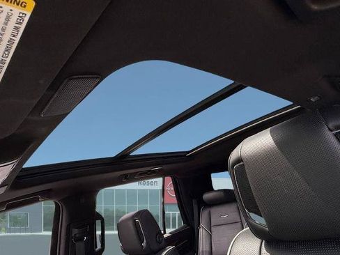 Used 2022 Cadillac Escalade Premium Luxury AWD/4WD image 23