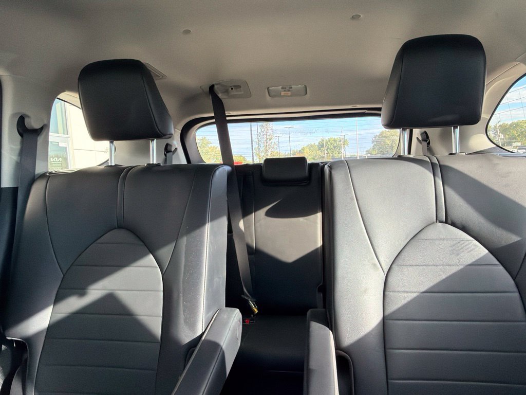 Used 2020 Toyota Highlander XLE AWD/4WD image 7