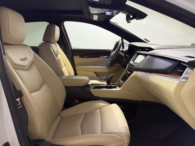 Used 2017 Cadillac XT5 Luxury w/ Driver Awareness Package FWD image 30
