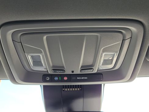 Used 2025 Chevrolet Silverado 1500 Custom image 27