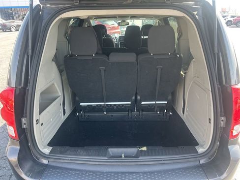 Used 2020 Dodge Grand Caravan SE w/ UConnect Hands-Free Group image 23