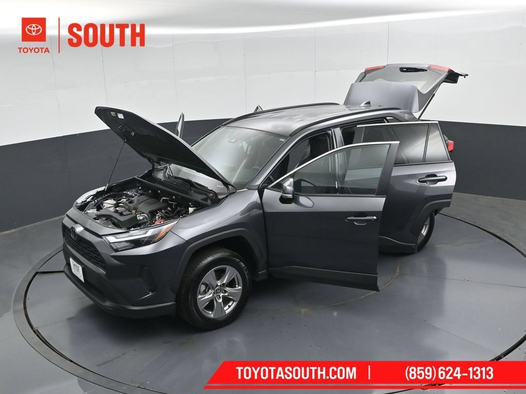 Used 2025 Toyota RAV4 XLE AWD/4WD image 51