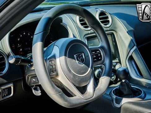 Used 2013 SRT Viper GTS w/ GTS Laguna Interior Pkg image 11