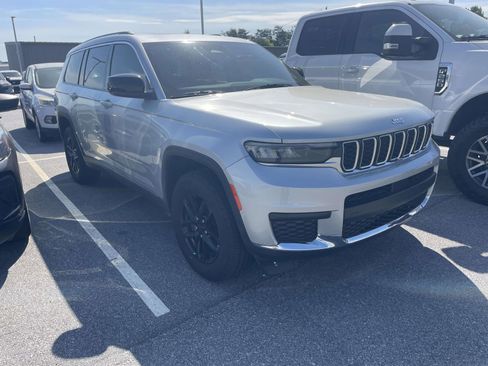 Used 2021 Jeep Grand Cherokee L Laredo w/ Luxury Tech Group I image 2
