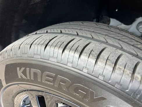 Certified 2024 Ford Explorer XLT w/ Equipment Group 202A AWD/4WD image 28