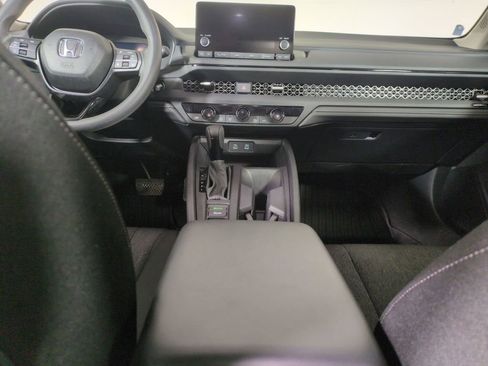 Certified 2025 Honda Accord SE image 17