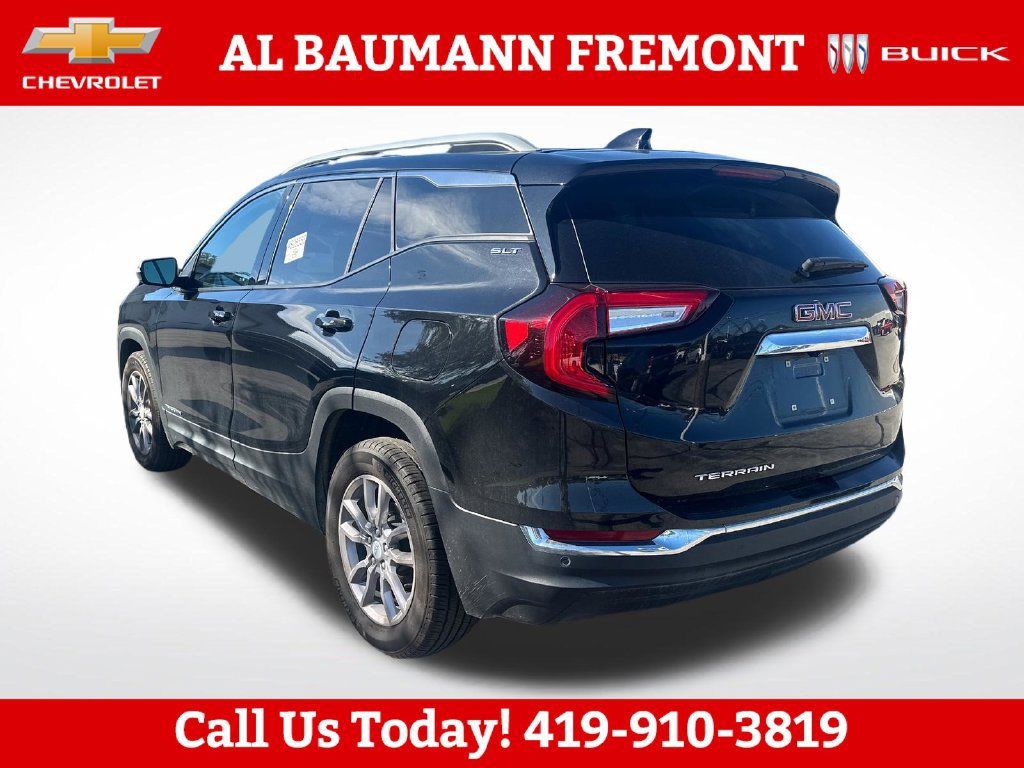 Used 2024 GMC Terrain SLT FWD image 3