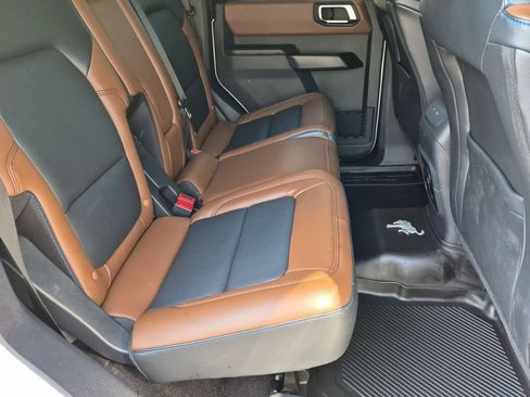 Used 2024 Ford Bronco Outer Banks AWD/4WD image 19
