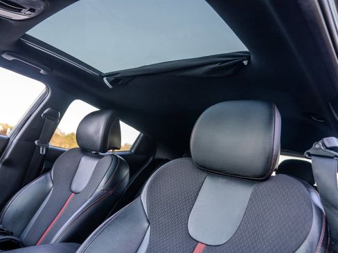 Used 2019 Hyundai Veloster Turbo image 29