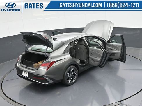 Used 2025 Hyundai Elantra Sport image 47