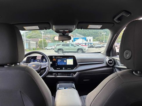Used 2025 Chevrolet Equinox LT AWD/4WD image 17