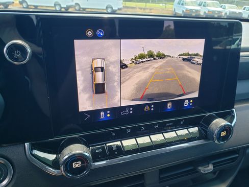 Used 2025 Chevrolet Colorado Trail Boss AWD/4WD image 35