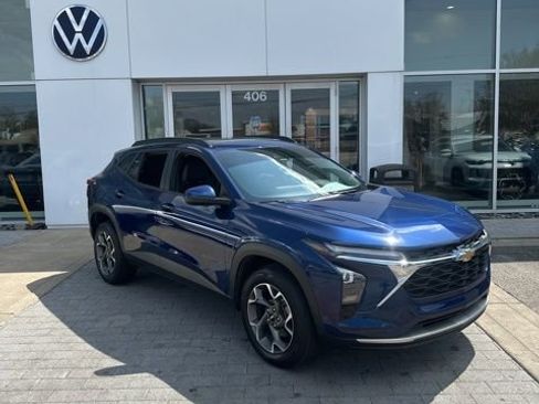 Used 2024 Chevrolet Trax LT w/ Sunroof Package image 1