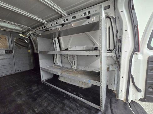 Used 2014 Chevrolet Express 2500 RWD image 14