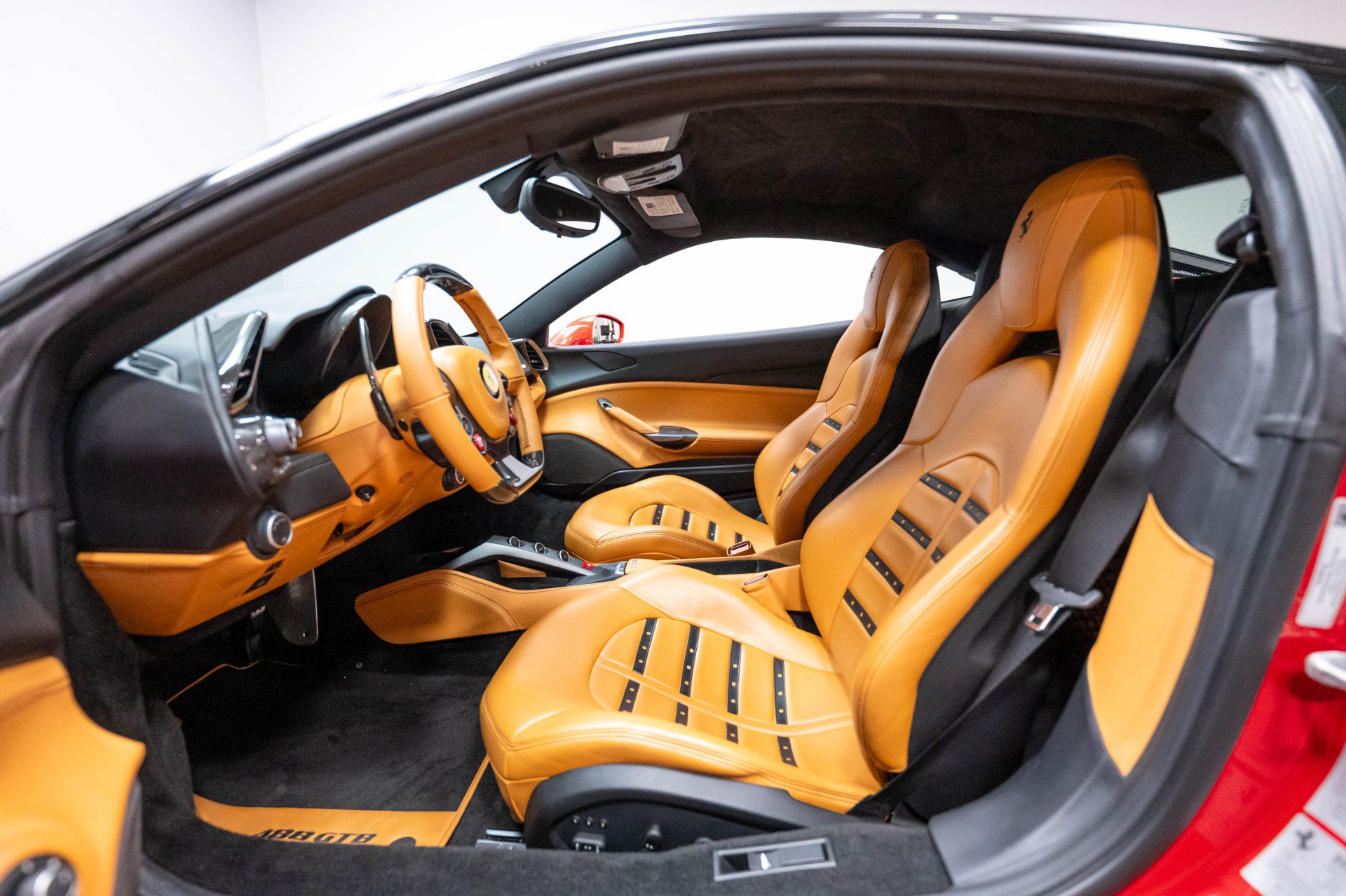 Used 2016 Ferrari 488 GTB RWD image 12