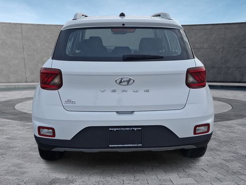 Certified 2025 Hyundai Venue SEL image 9