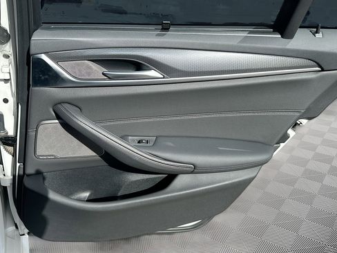 Used 2021 BMW 540i w/ Executive Package image 32