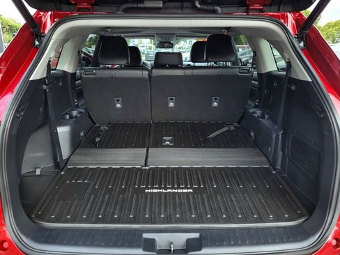 Used 2022 Toyota Highlander XLE image 27