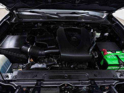 Used 2019 Toyota Tacoma SR5 image 9