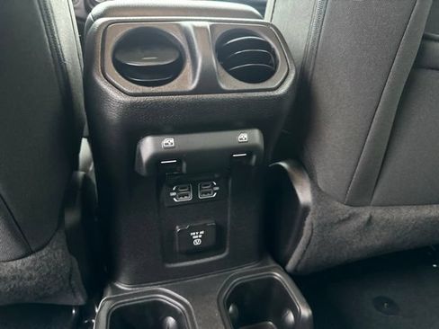 Used 2023 Jeep Wrangler Unlimited Rubicon w/ Cold Weather Group AWD/4WD image 17
