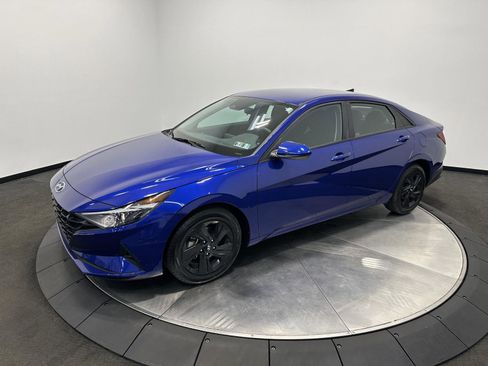 Certified 2023 Hyundai Elantra SEL w/ Preferred Accessory Package FWD image 4