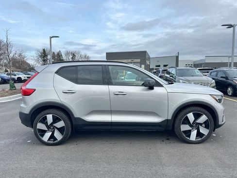 Used 2023 Volvo XC40 Recharge Ultimate image 14