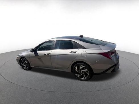 Used 2025 Hyundai Elantra SEL FWD image 16