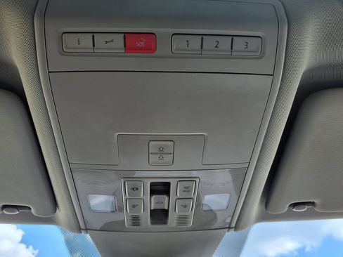 Used 2019 Volkswagen Atlas SEL R-Line FWD image 27
