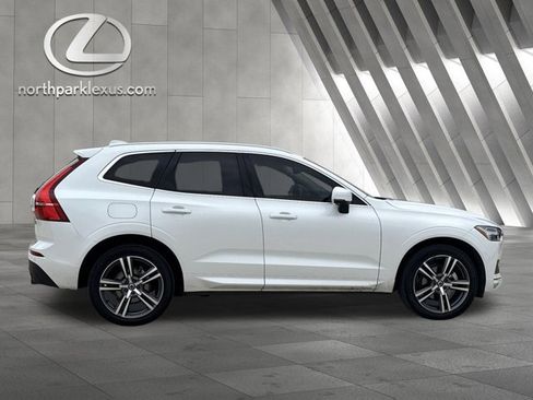 Used 2021 Volvo XC60 T5 Momentum w/ Protection Package FWD image 4