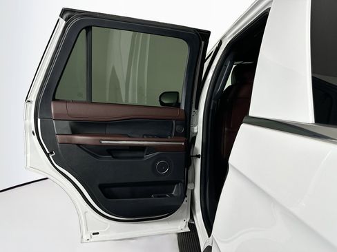 Used 2024 Ford Expedition Limited image 27