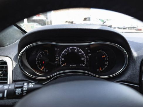 Used 2022 Jeep Grand Cherokee Laredo X image 13