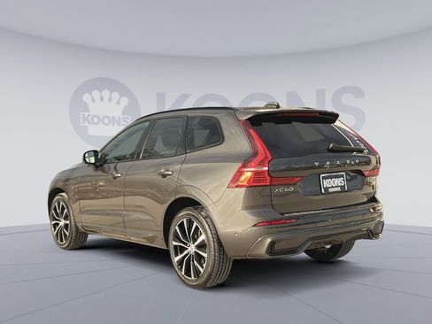 Certified 2023 Volvo XC60 B5 Plus w/ Climate Package image 4