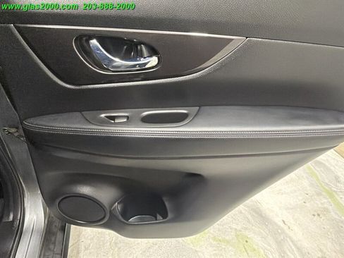 Used 2019 Nissan Rogue SV AWD/4WD image 26