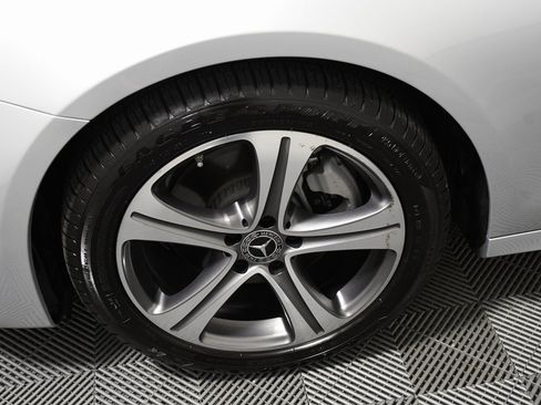 Used 2019 Mercedes-Benz E 300 4MATIC image 11