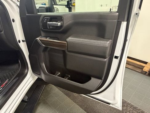 Used 2022 Chevrolet Silverado 2500 LT w/ Convenience Package image 14