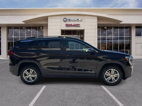 Used 2022 GMC Terrain SLE w/ Driver Convenience Package image 16