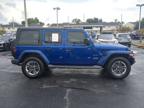 Used 2018 Jeep Wrangler Unlimited Sahara AWD/4WD image 4