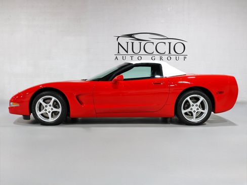 Used 2004 Chevrolet Corvette Convertible w/ Preferred Equipment Group RWD image 6