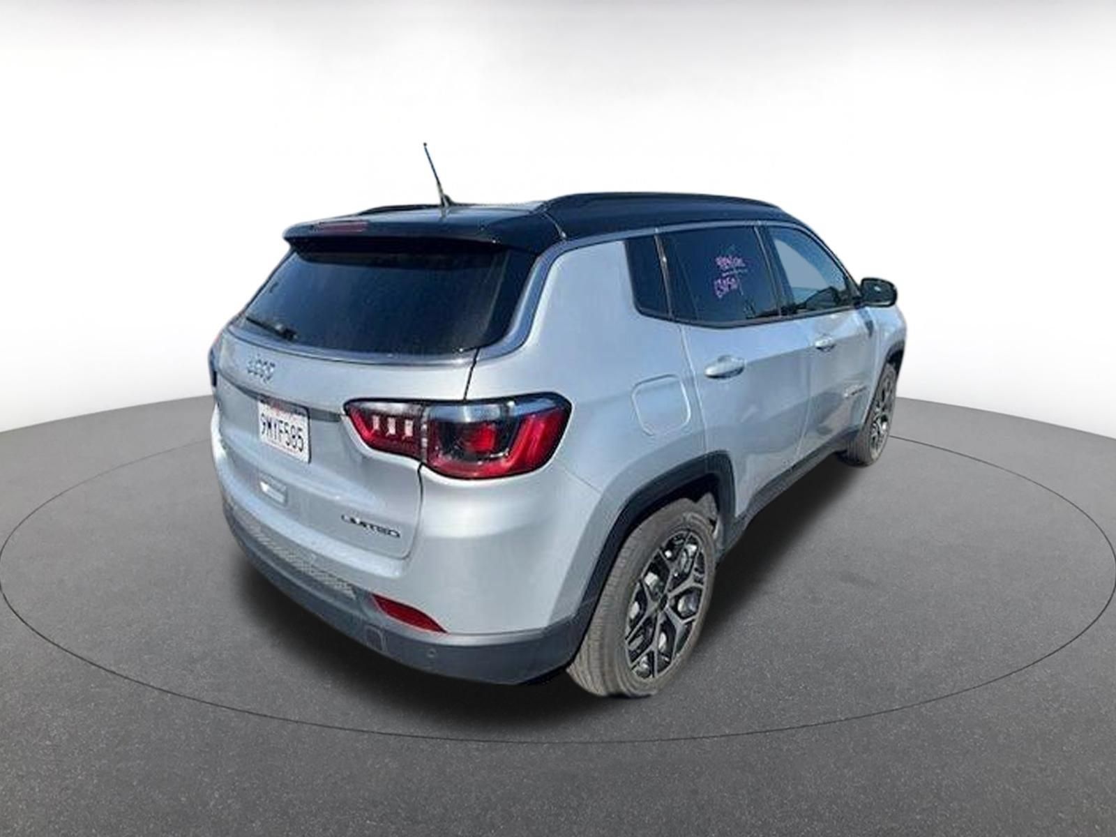 Used 2025 Jeep Compass Limited AWD/4WD image 4