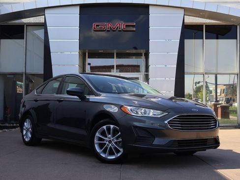 Used 2020 Ford Fusion SE FWD image 1