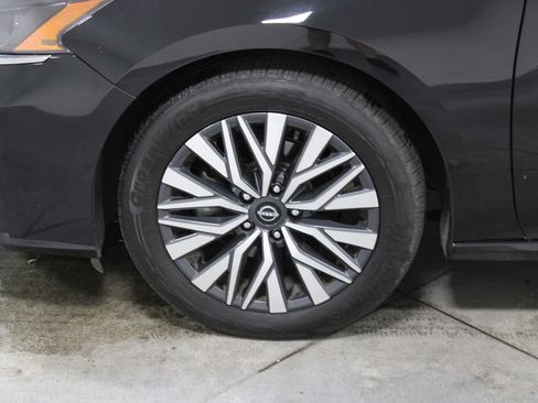 Used 2024 Nissan Altima 2.5 SV FWD image 17