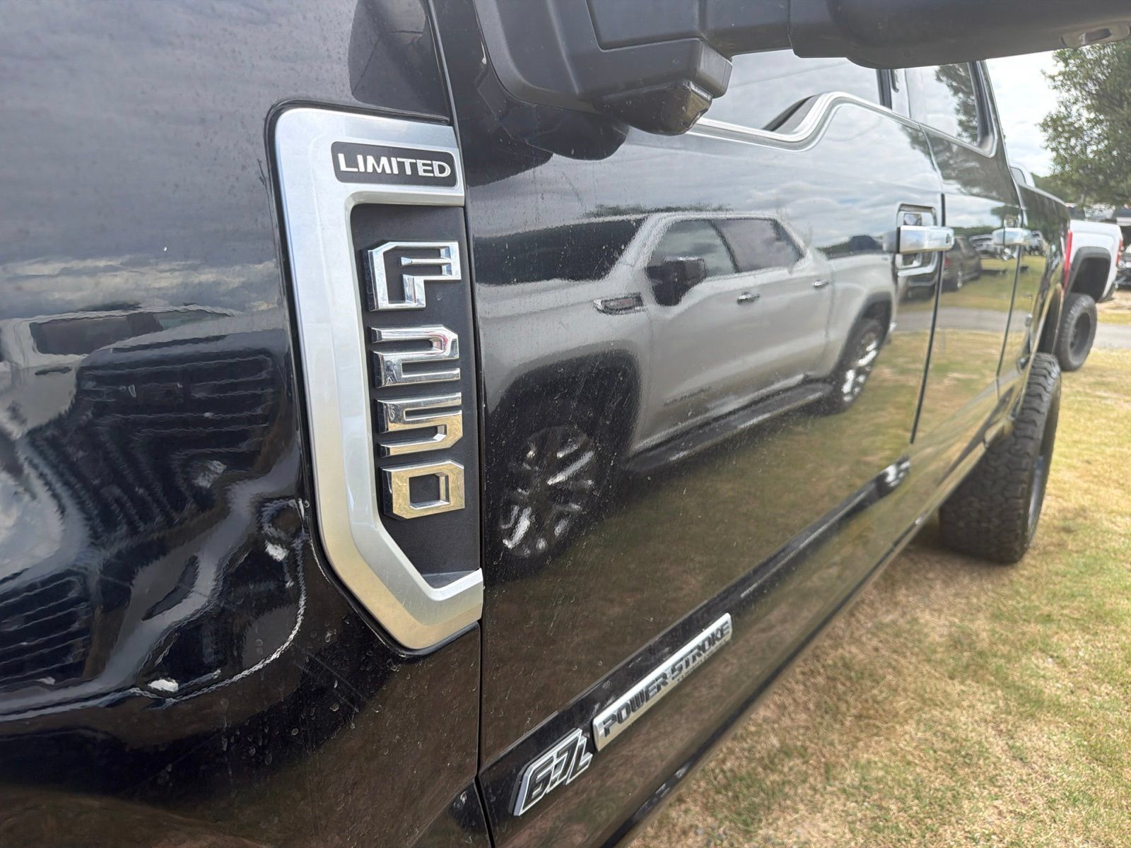 Used 2018 Ford F250 Limited w/ FX4 Off-Road Package AWD/4WD image 14