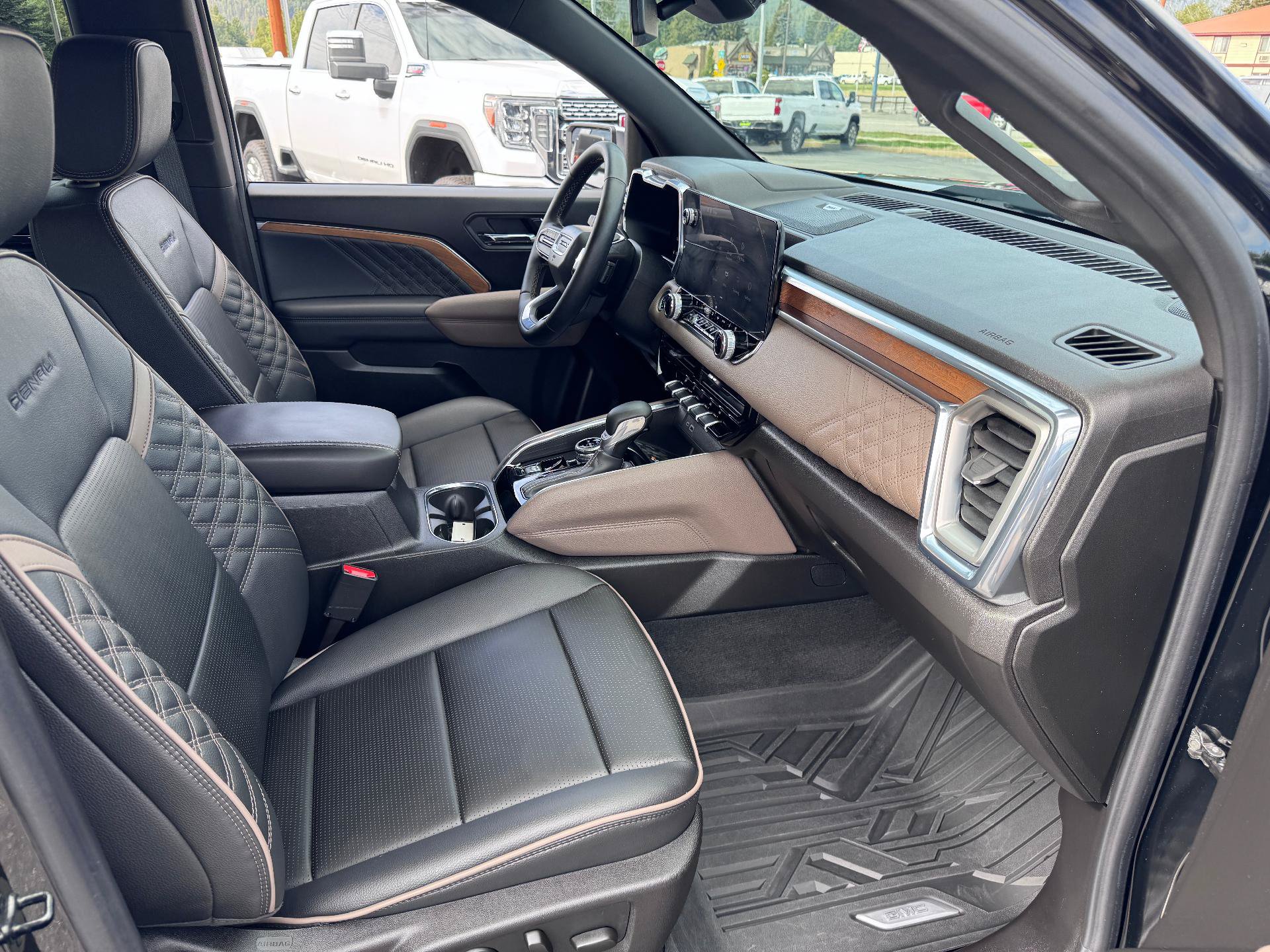 Used 2025 GMC Canyon Denali w/ LPO, Denali Black Edition AWD/4WD image 17