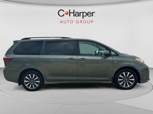 Used 2020 Toyota Sienna LE AWD/4WD image 2
