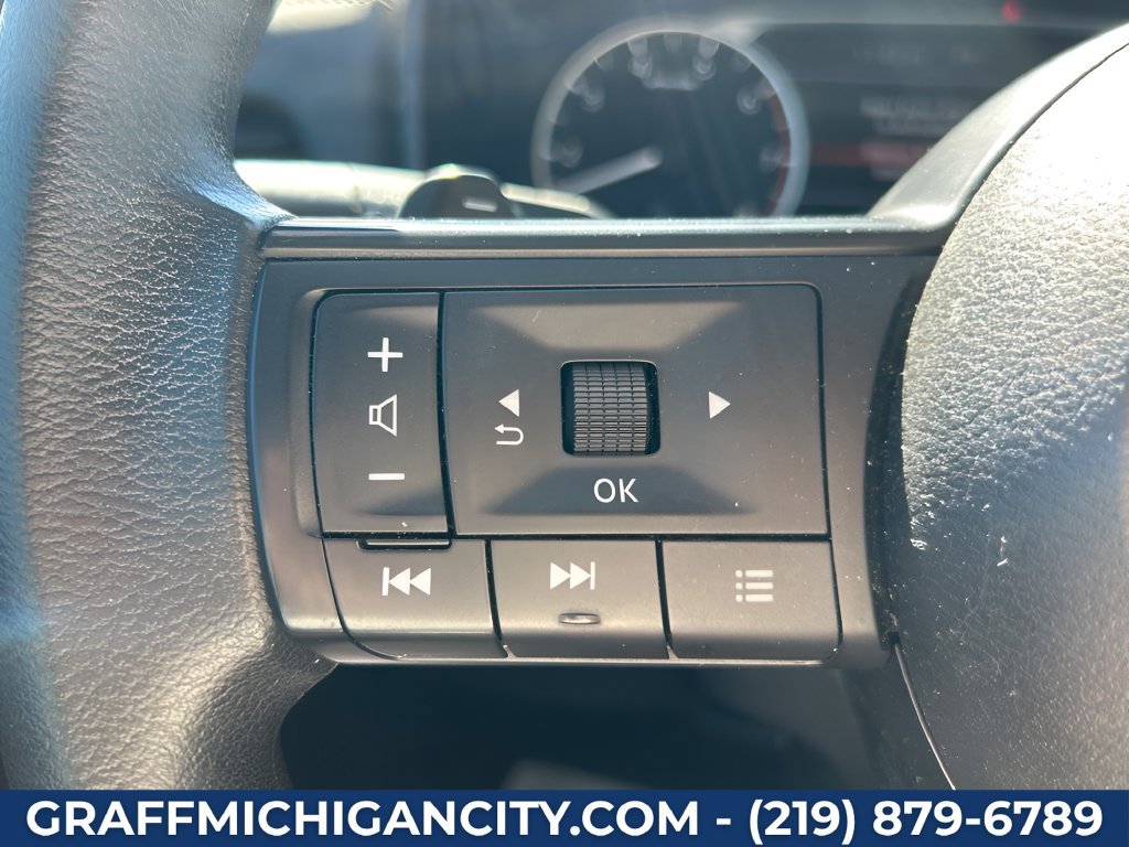 Used 2024 Nissan Rogue S AWD/4WD image 25