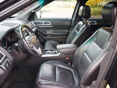 Used 2013 Ford Explorer XLT image 12