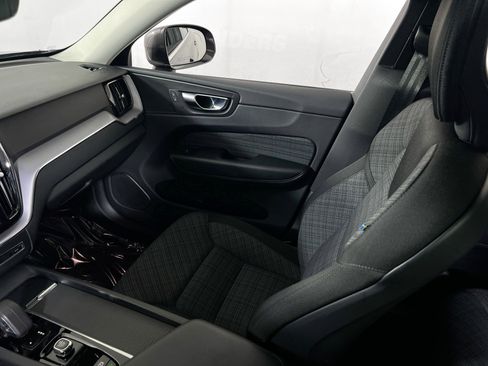 Used 2022 Volvo XC60 B5 Momentum image 23